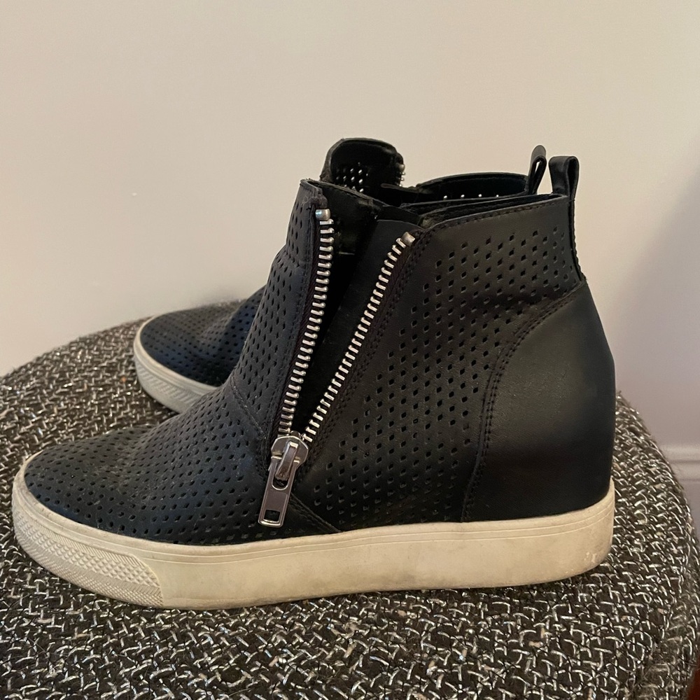 Steve Madden Black Mesh wedge sneakers - size 10